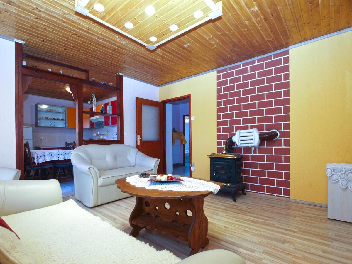 Apartment Nikica 782 พูลา ภายนอก รูปภาพ