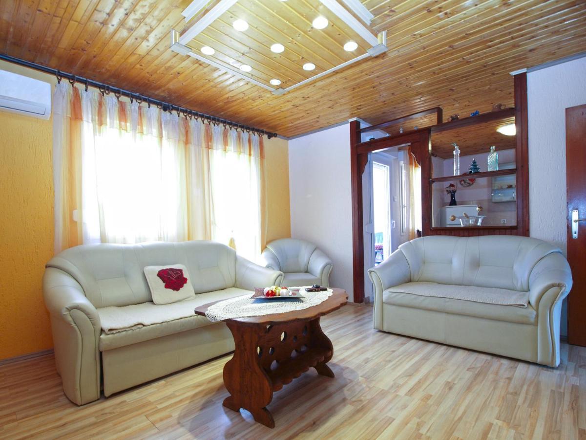 Apartment Nikica 782 พูลา ภายนอก รูปภาพ